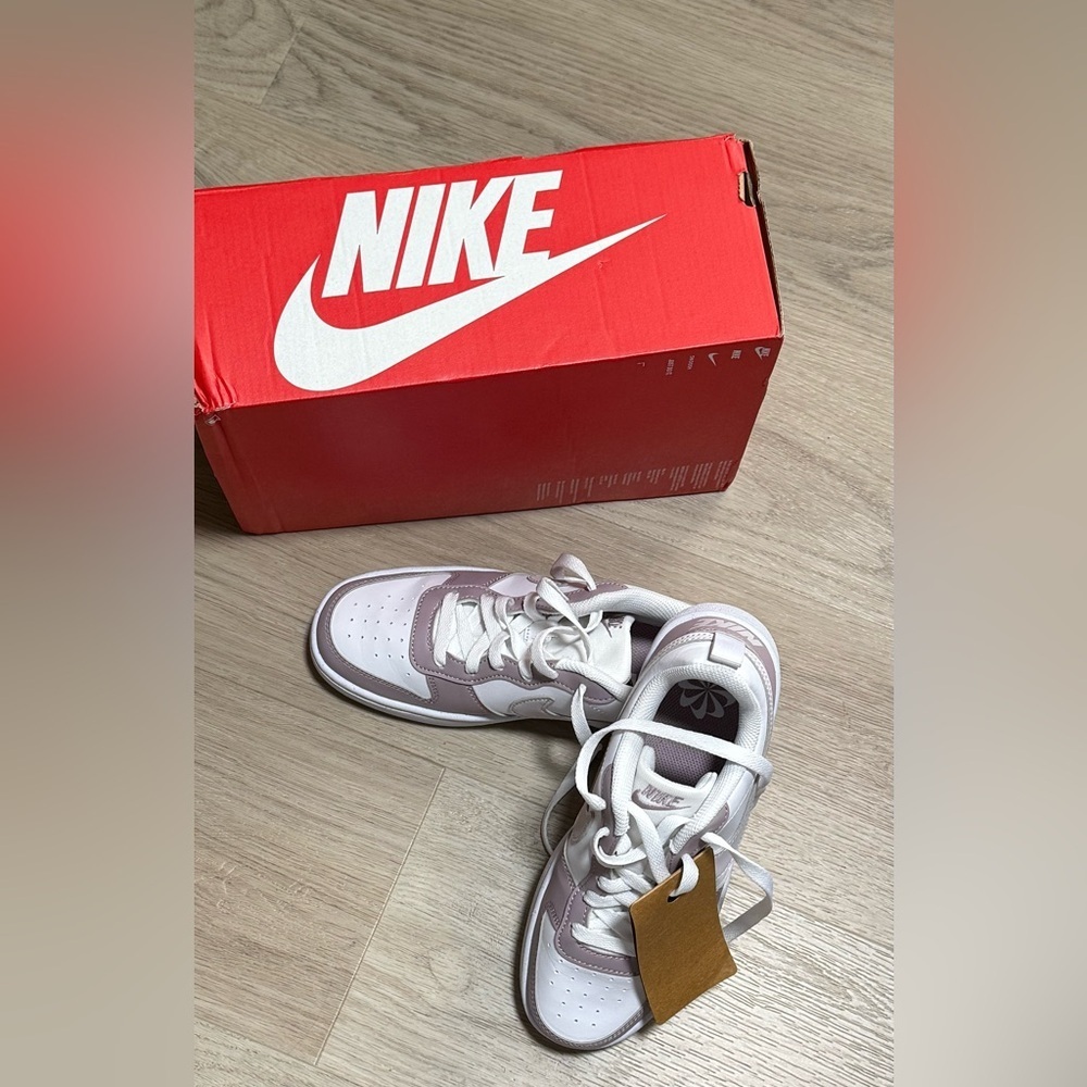 Nike White and Light Purple Kids' Sneakers (Youth 5Y)